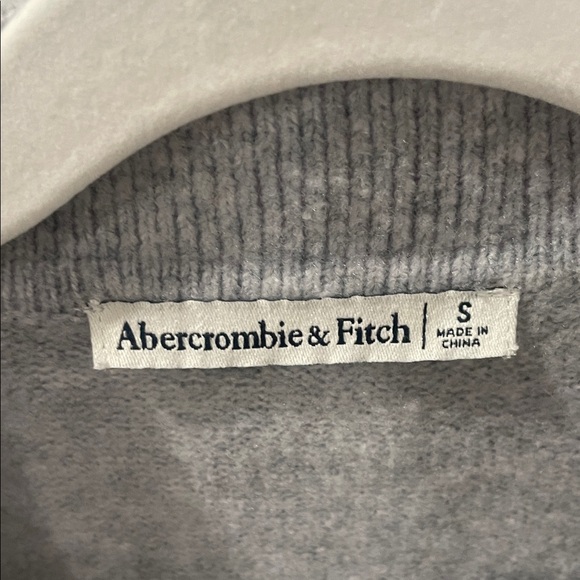 Abercrombie & Fitch Heather Gray Crop Top - Picture 2 of 3